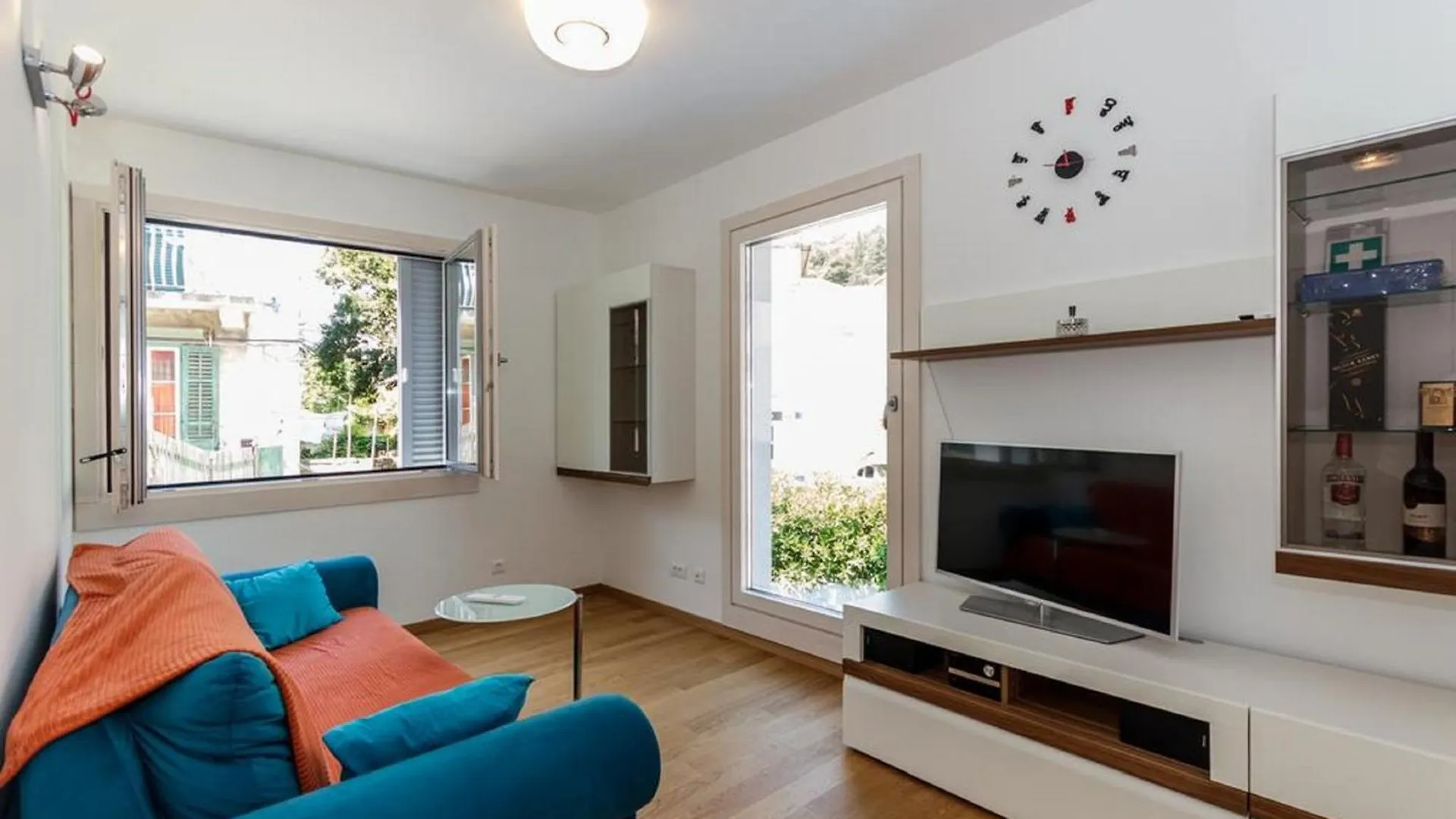 Apartment West Coast Split